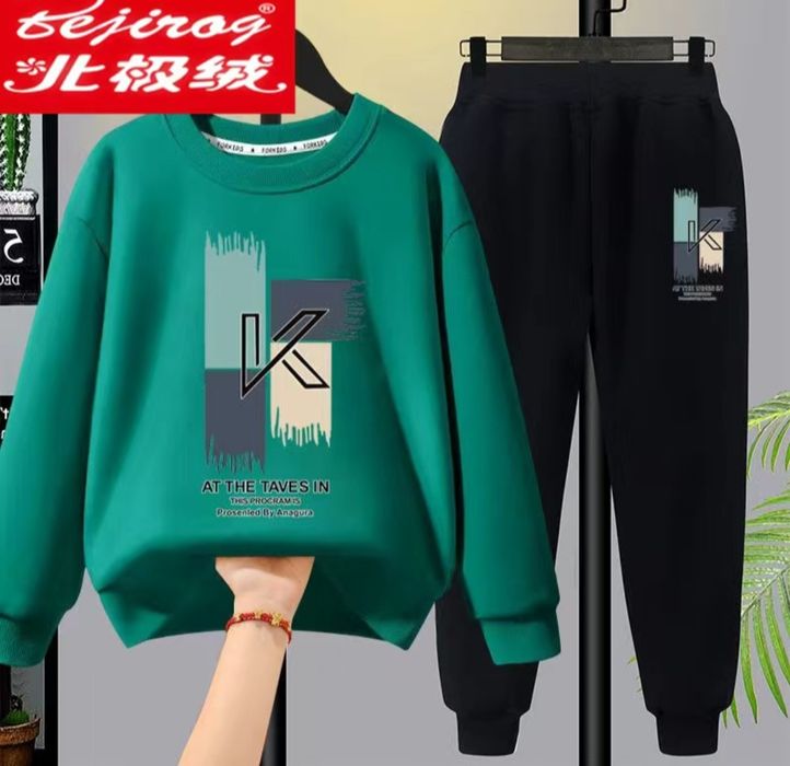 Спортивный костюм на подростка