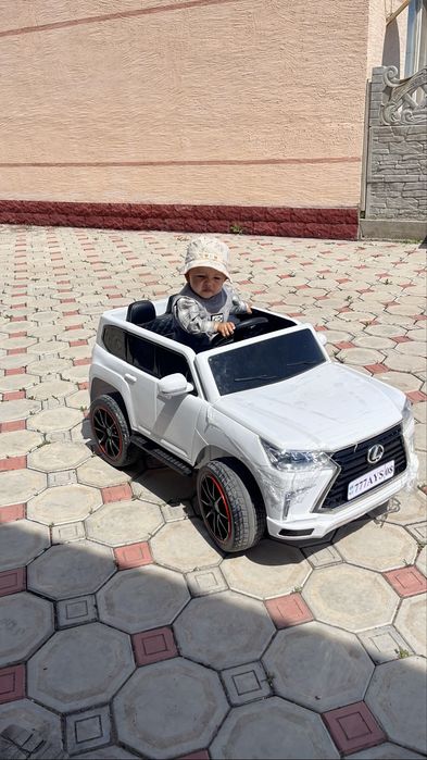 детский электромобиль Lexus.