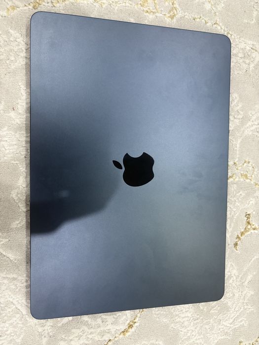Продам Macbook air 13 M2, 2022 года