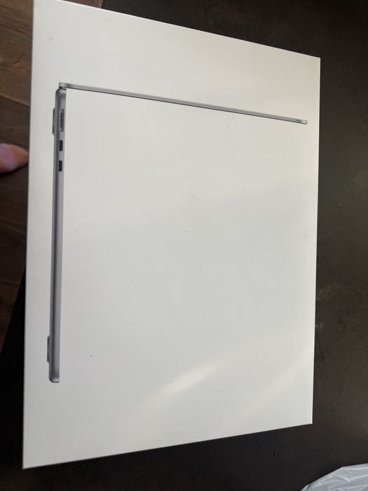 Apple MacBook Air M3 /8GB/ 256 GB/ SpG