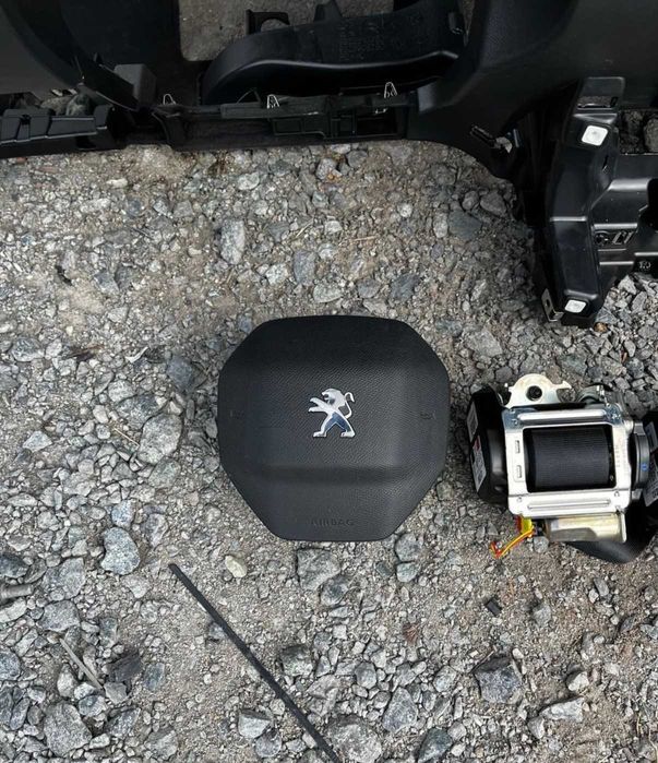 Арматурно табло аирбег колани airbag Peugeot 208 II 2 Original