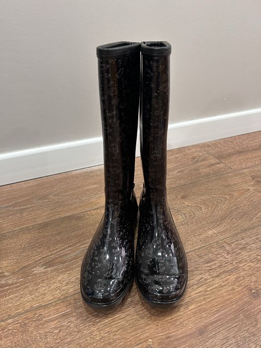 Резиновые сапоги новые , теплые