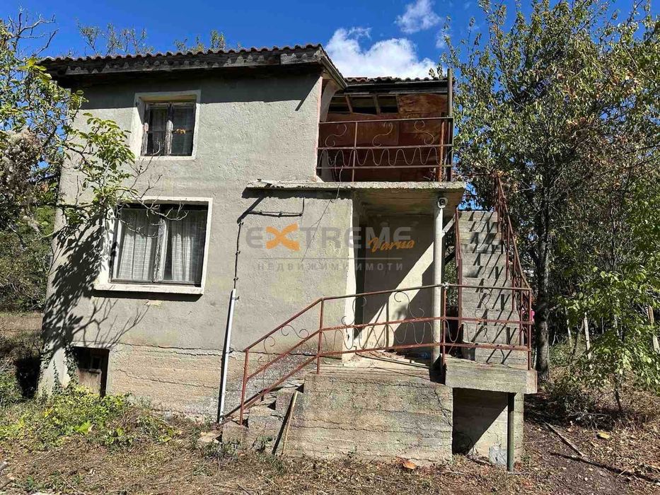 Къща на 20 мин. с авт. от центъра на гр. Варна и на 5 мин. от морето