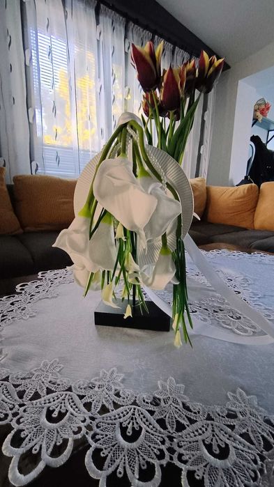 buchet mireasă din flori calla si perle albe
