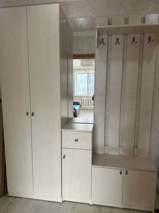 Продам детский гарнитур и прихожая