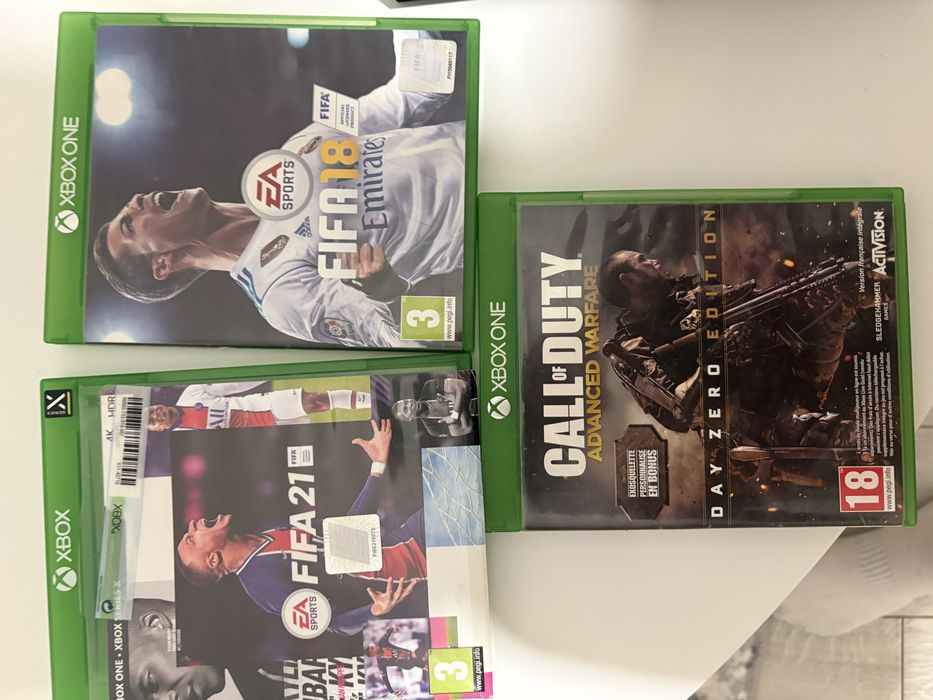 Vand Xbox one S - 2 manete