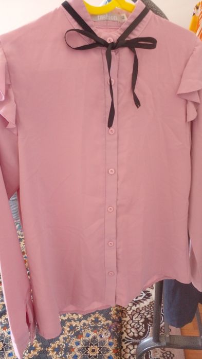 Kiyimlar sotiladi hammasi 500 000 sum