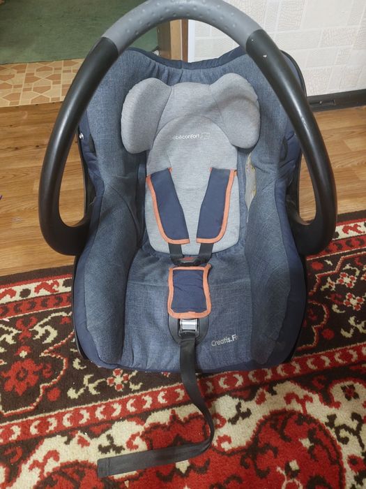 Автомобильное кресло