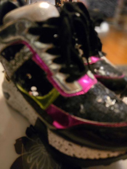 Продавам дамски обувки