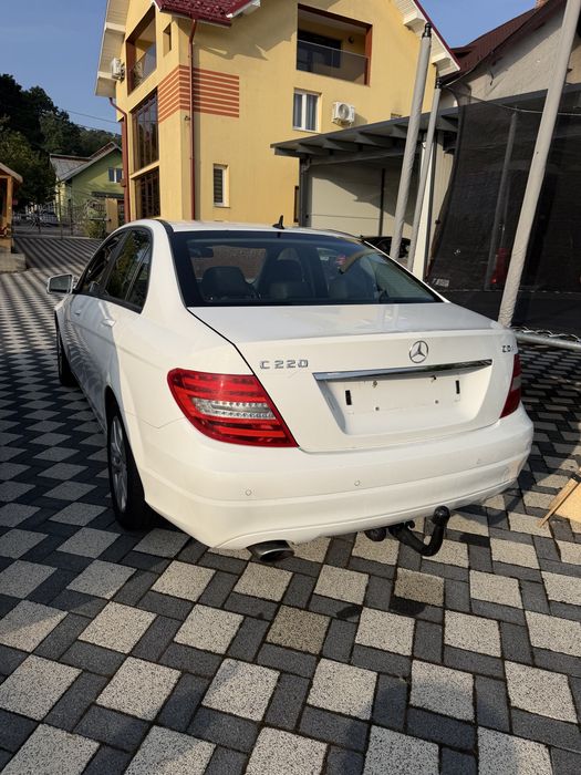 Dezmembrez  vand Mercedes C220 cdi