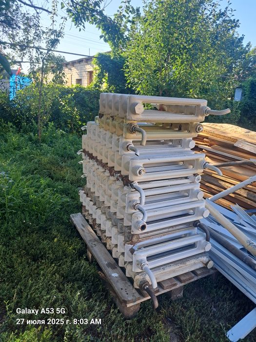 Продаётся чугунные батарея состояния хорошее