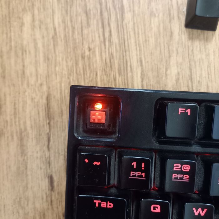 Механична клавиатура Gamdias Hermes