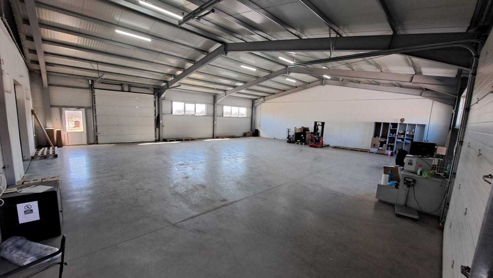 Dau în chirie spațiu comercial