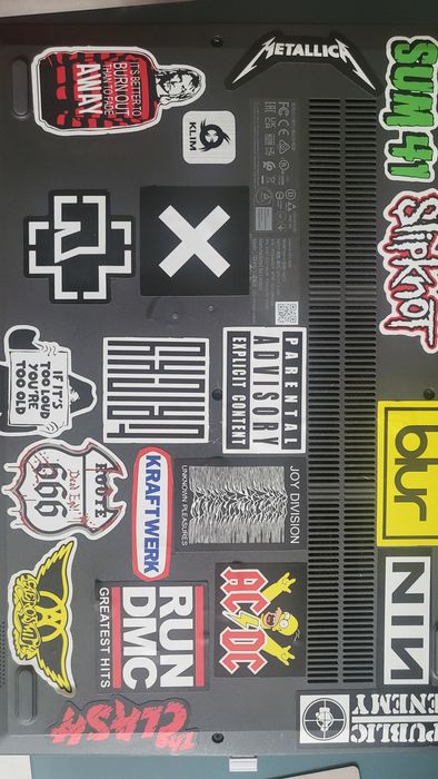Lenovo v15 ada menționez este schimbat ssd și rami