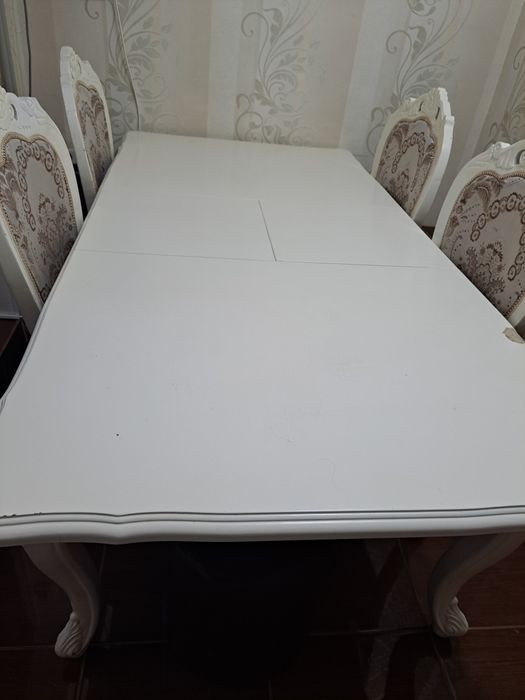 Кухонный стол и стулья