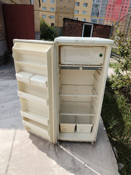 Холодильник Бирюса