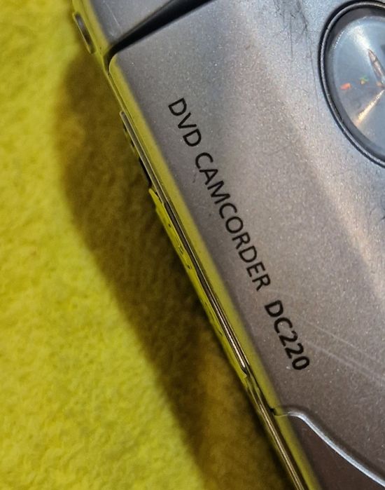 Camera foto Canon, funcționează excelent doar  conectată la priza