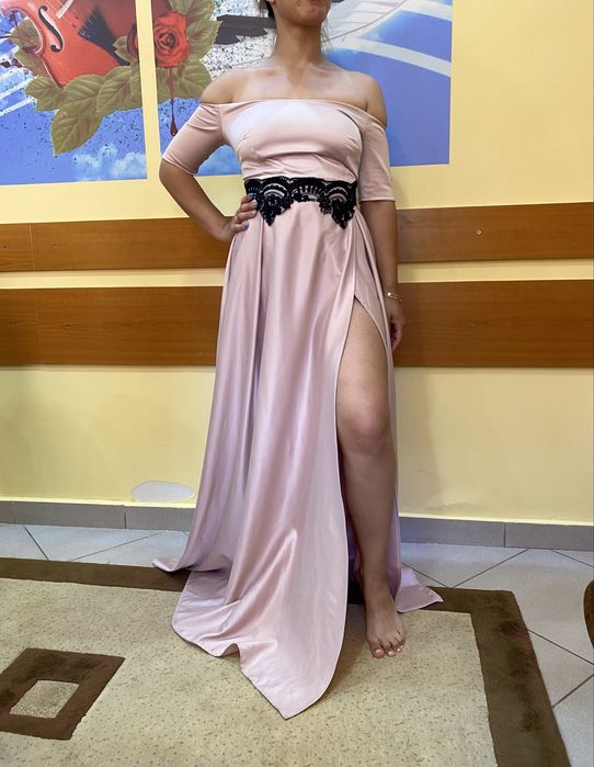 Vand rochie de seara , ideala pentru evenimente