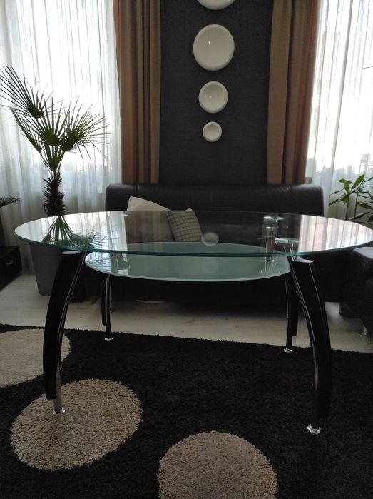 Masă din sticla groasă  impecabilă