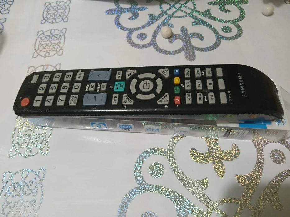 Продам "робот- пылесос" proffi home, пульт от жк телевизора б/у