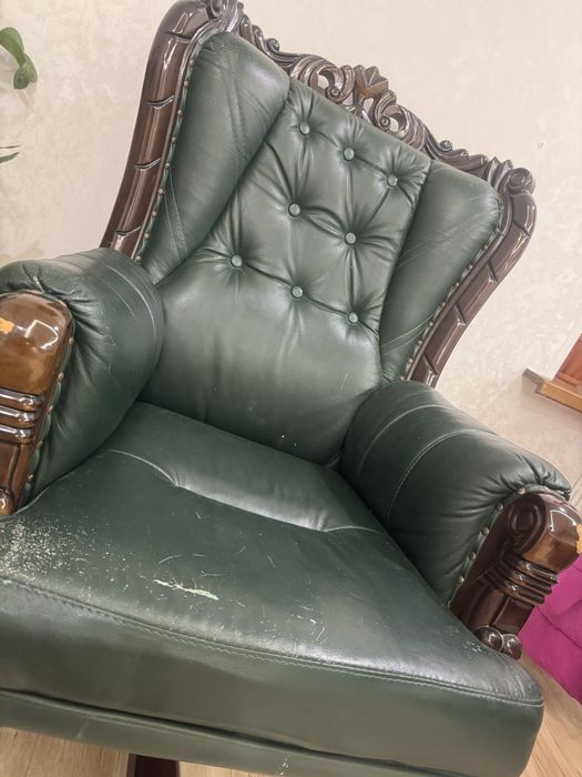 Кресло кожаное продам
