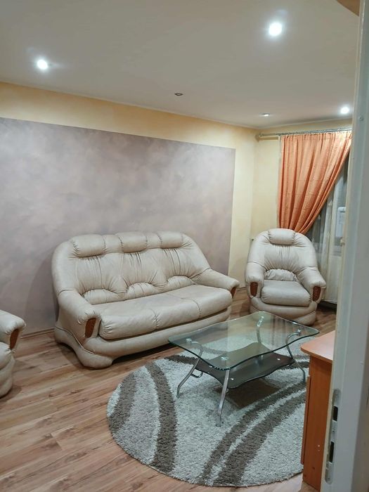 Închiriez apartament