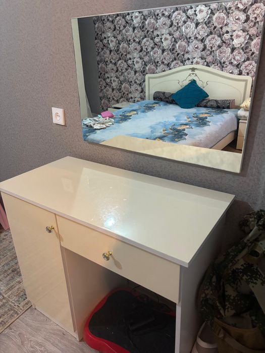 Продам спальный гарнитур