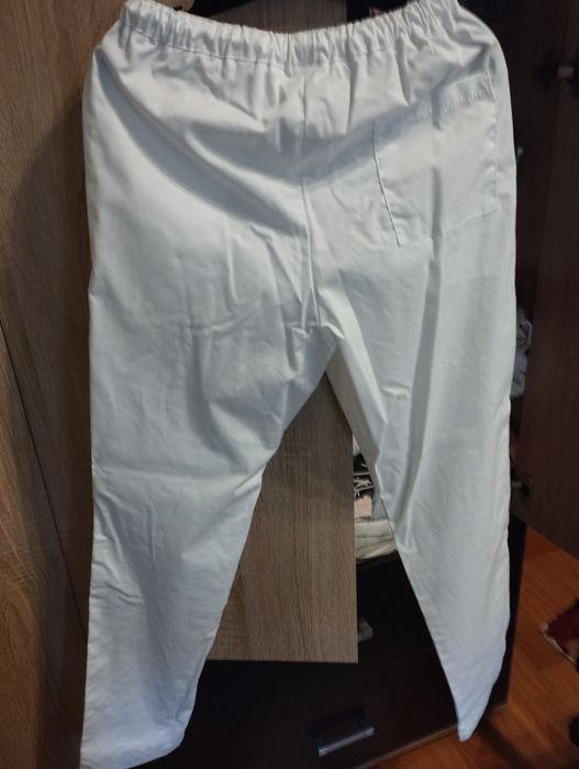 Set uniformă + saboți medicali – stare foarte bună