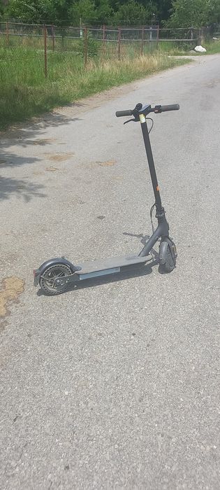 Vând trotineta electrica iziaomi