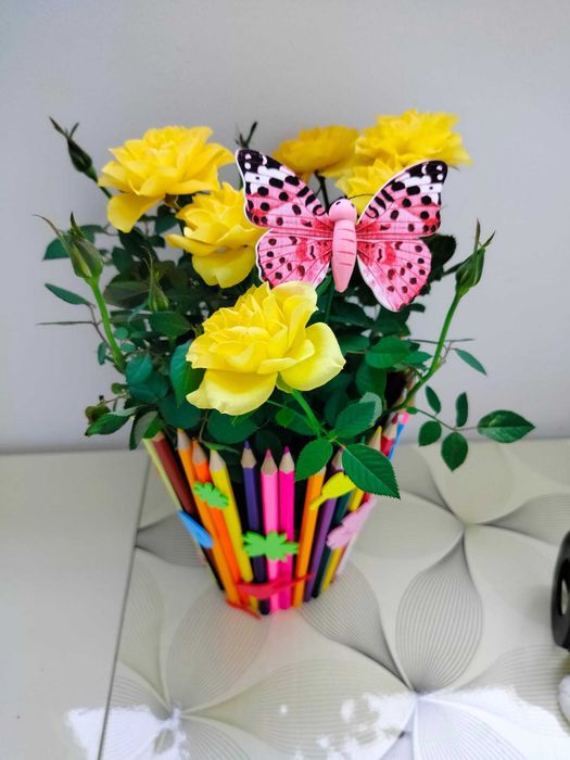 Ghiveci cu flori naturale..