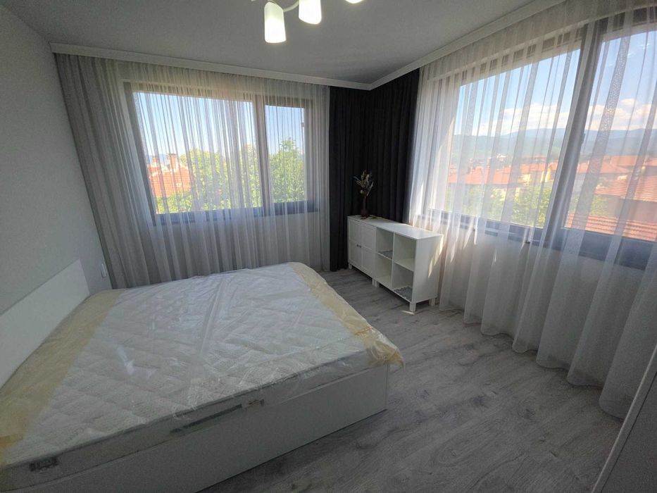 Нова къща с двор в широк център на Велинград