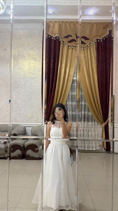 Бір киілген жаңа көйлектер