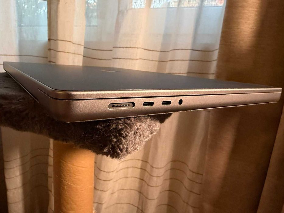 Macbook Pro 16'' M1 Max 64GB RAM/1TB - 88% battery, пълен комплект