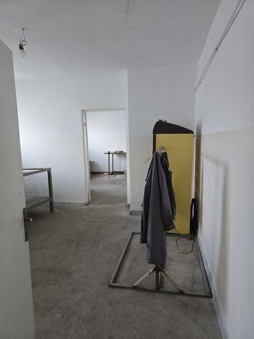 Vând clădire 190 m2 cu teren 1000 m2 în Buhoci toate utilitățile, sau schimb !