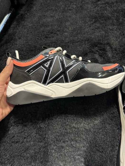 Сникърси Армани exchange