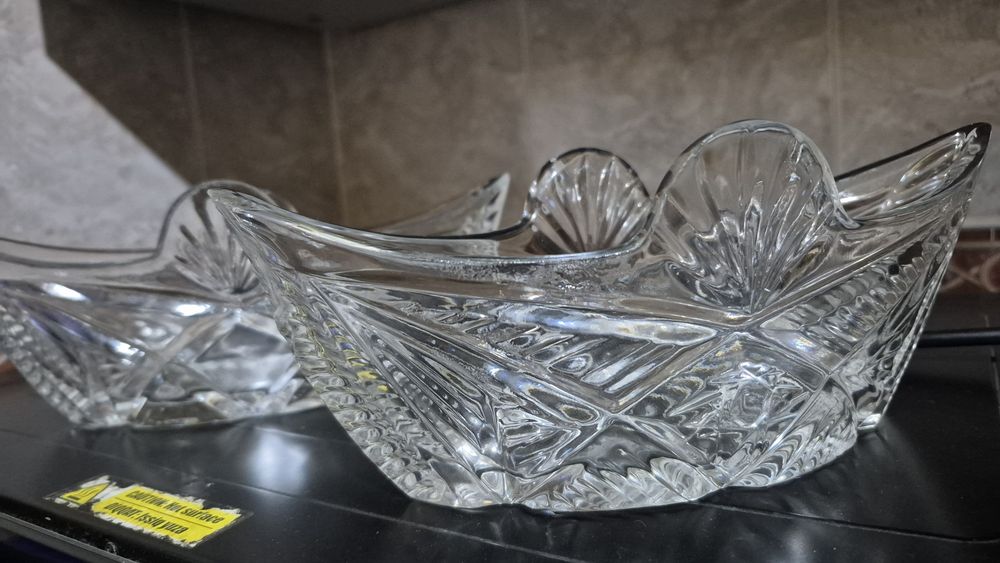 Хрустал ваза сотилади