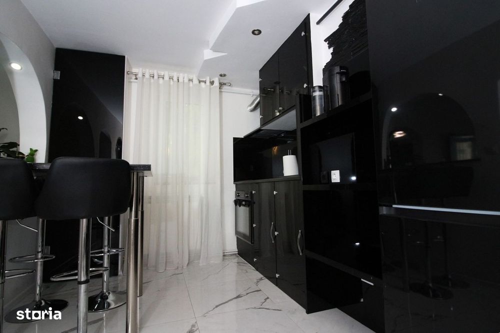 Vindem 3 Camere Zona Cornisa/Alecu Russo et 2 Modern/Mobilat
