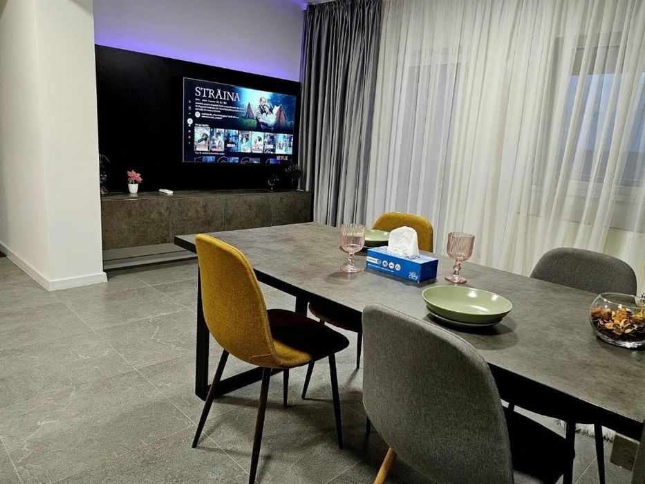 Proprietar vand Apartament  2 camere Bloc Nou