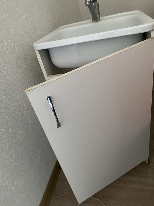 Продается Раковина с тумбой