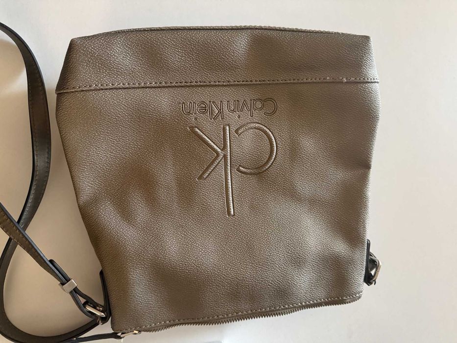 Calvin Klein дамска чанта – отлично състояние