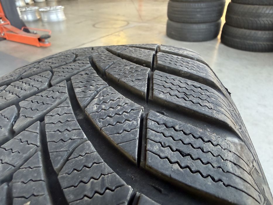4бр. ОТЛИЧНИ Зимни Гуми С Борд 215/65R/16 **SEMPERIT** DOT:3224- 7.0мм.+6.2мм.