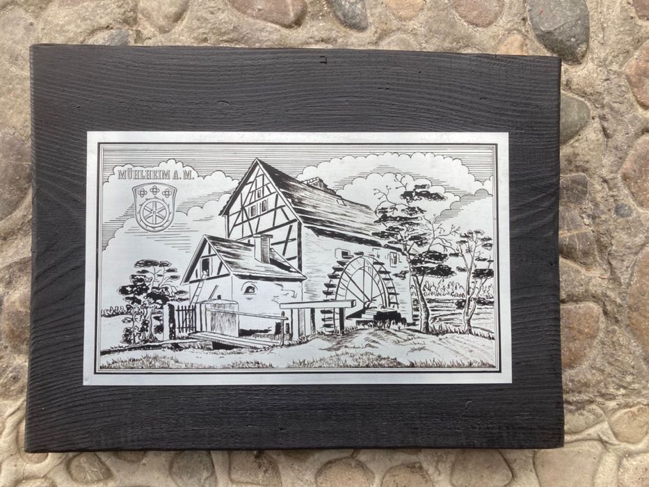 Gravura in metal montata pe lemn