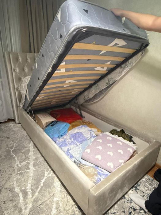 Продам кровать полуторка