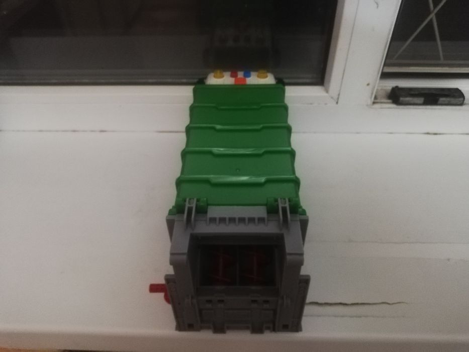 Мусоровоз игрушкыный