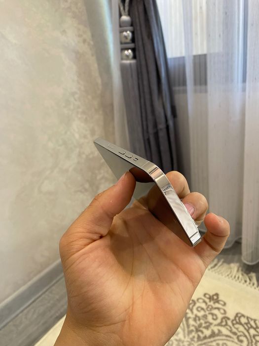 Iphone 14 pro.        .