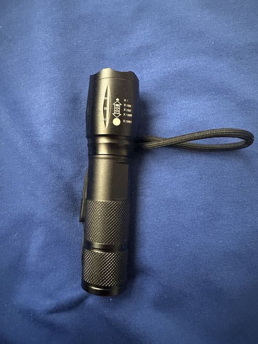 Продавам чисто нов фенер със зум и батерия в комплекта 18650