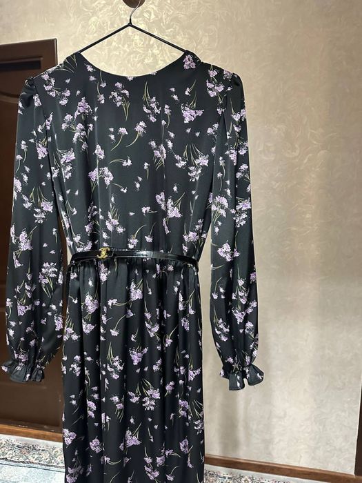 Черное атласное  платье