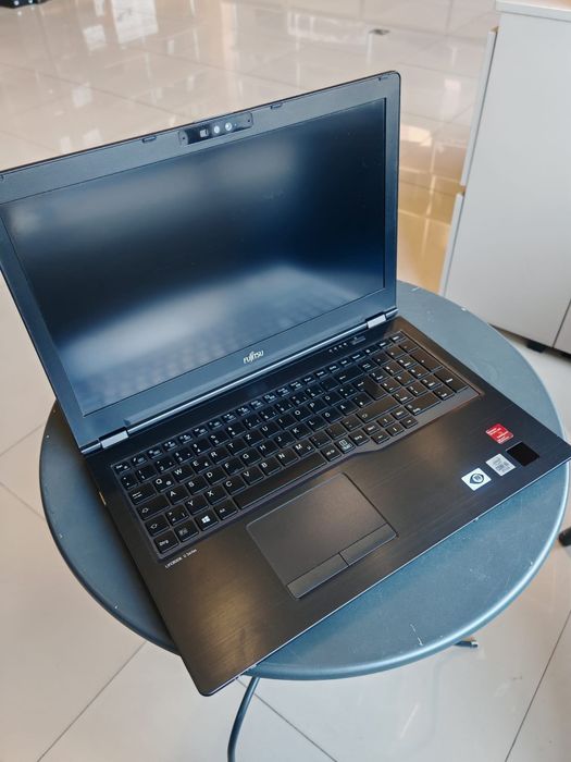 Made in Japan! Ultraslim cu ecran 15,6 full HD IPS Fujistu lifebook U758, i5 U8350 to 3,6 GHZ, 16 G, ssd 256, tast luminata,like NEW garantie 12 luni!