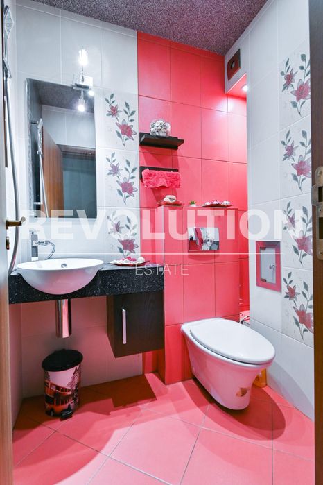 Продава се Тристаен апартамент в София, Хаджи Димитър - 95 кв.м за 1933 €/кв.м - Снимка #12