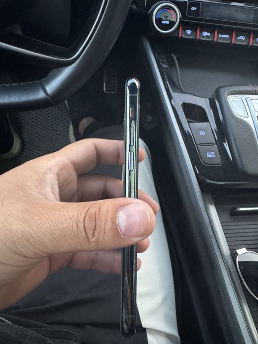 Продам 11 про с коробкой.